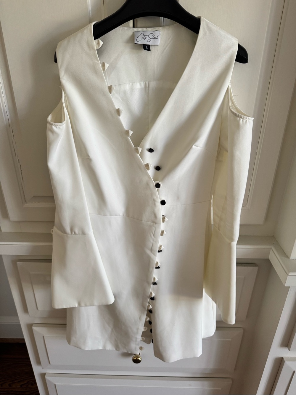 city sleek Ivory Cold-Shoulder Midi Dress with Button Detail